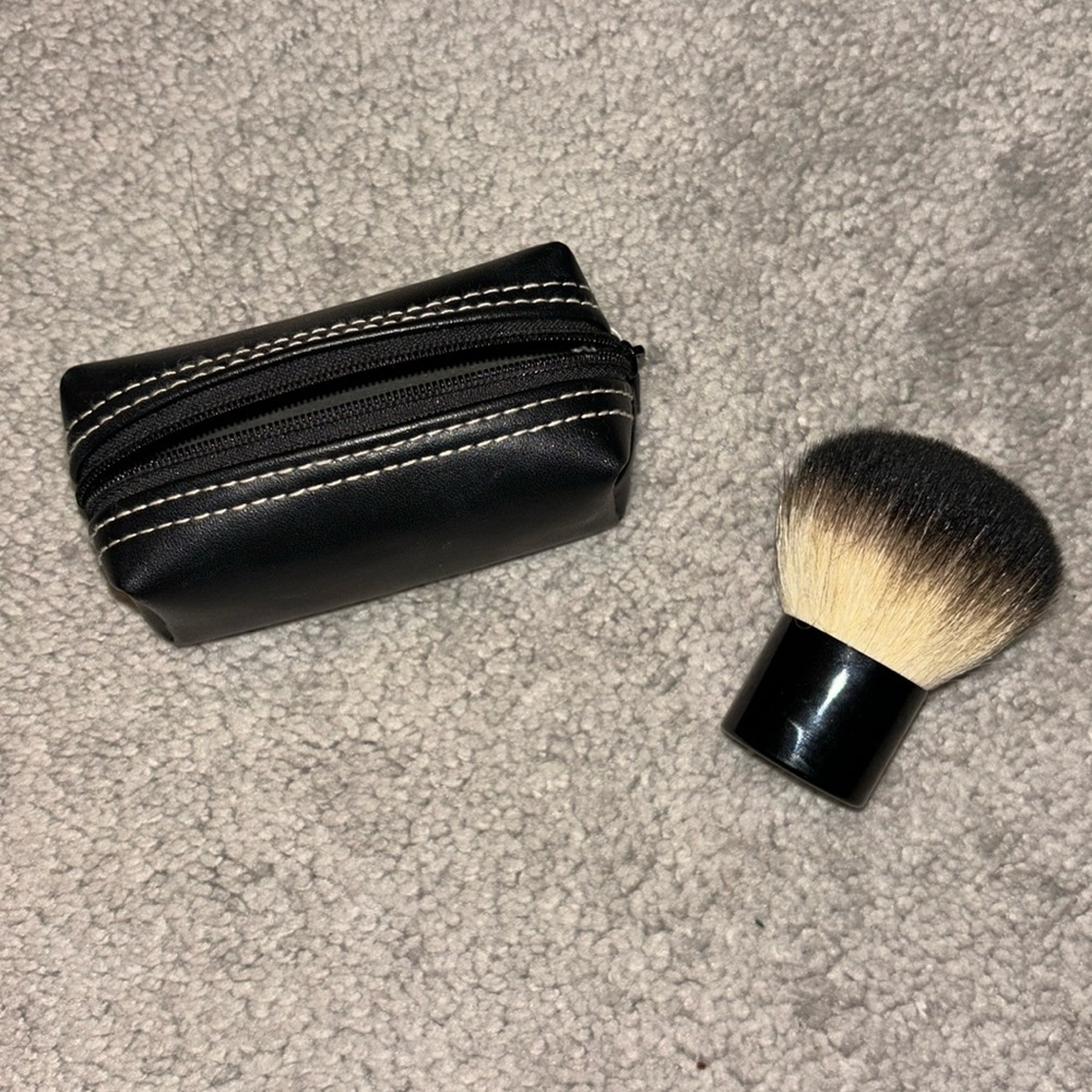 Coastal Scents Kabuki brush with case